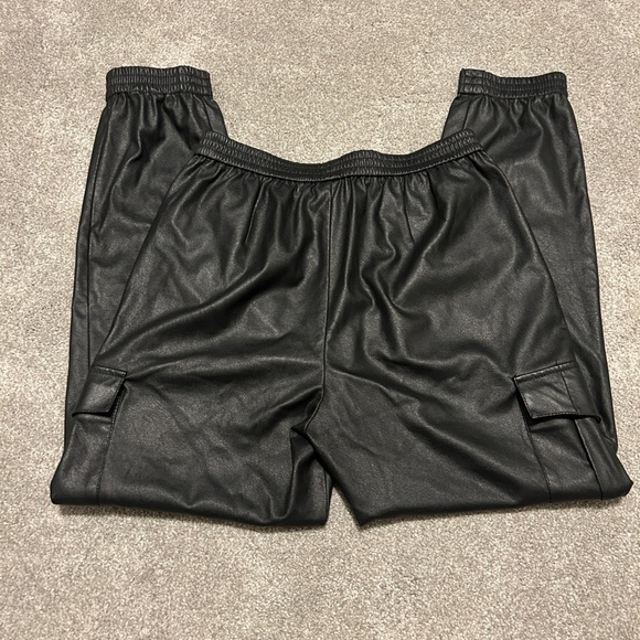 BCBG maxazaria Cargo Joggers ~ size XS - Picture 7 of 10